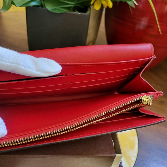 Louis Vuitton Patent Sweet Monogram Sarah Wallet Pomme D'Amour (COA) - Picture 10 of 16